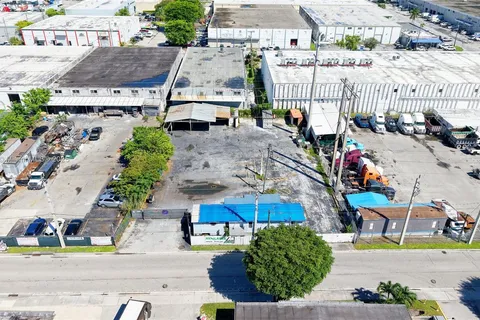 9855 NW 80th Ave, Hialeah Gardens FL 33016