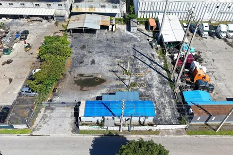 9855 NW 80th Ave, Hialeah Gardens FL 33016