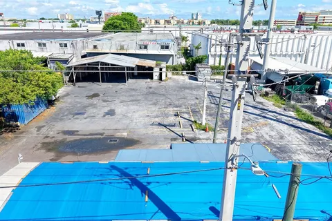 9855 NW 80th Ave, Hialeah Gardens FL 33016