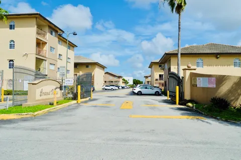 8851 NW 119th St # 6117, Hialeah Gardens FL 33018