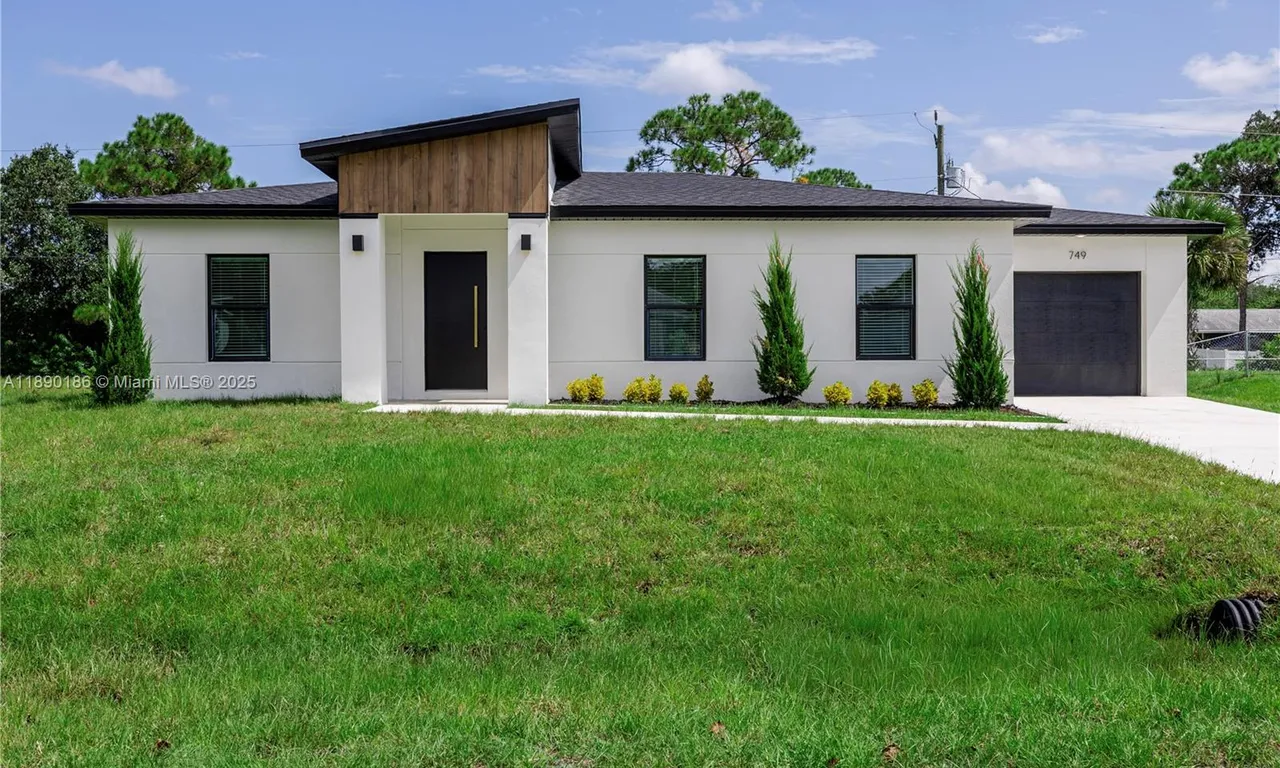 749 Darby Ave SW, Palm Bay FL 32908