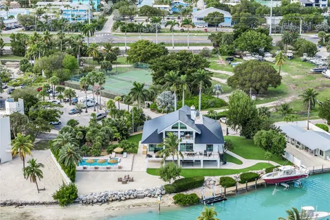 91 Iroquois Dr, Islamorada FL 33036