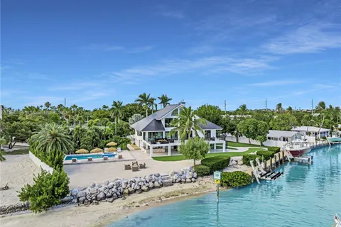 91 Iroquois Dr, Islamorada FL 33036
