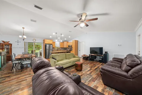 112 Bimini St NE, Lake Placid FL 33852