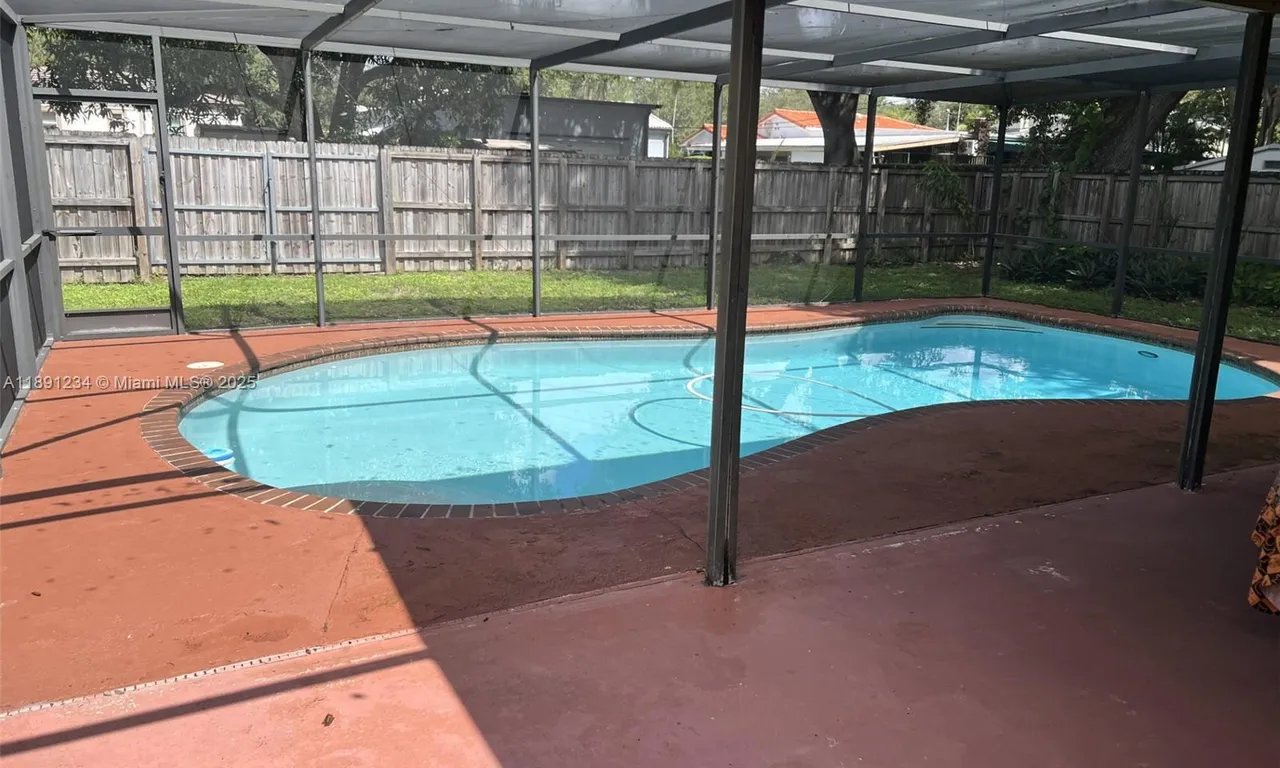 61 Truxton Dr, Miami Springs FL 33166