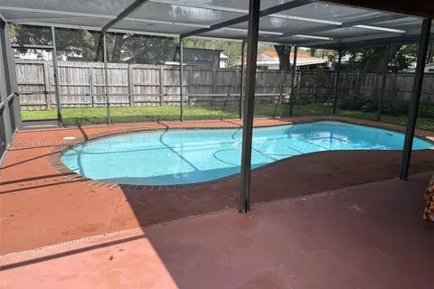 61 Truxton Dr, Miami Springs FL 33166