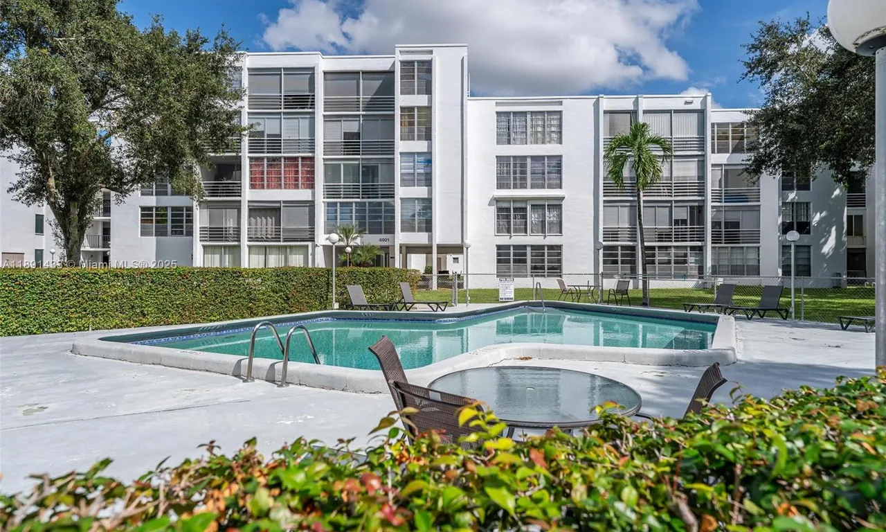 6923 Cypress Rd # C12, Plantation FL 33317