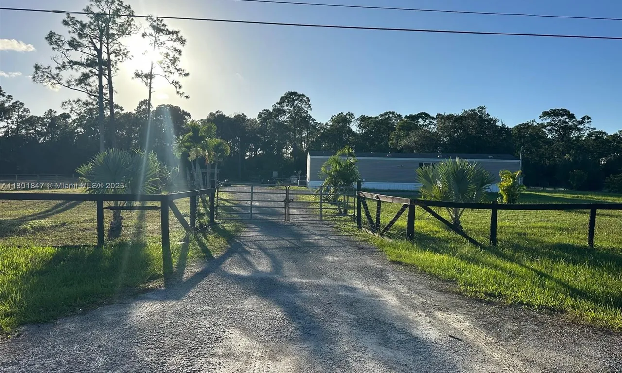 3850 Pioneer 10St, Clewiston FL 33440