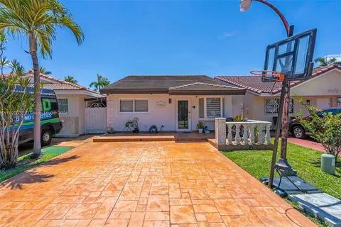 11562 NW 87th Pl, Hialeah Gardens FL 33018