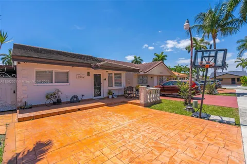 11562 NW 87th Pl, Hialeah Gardens FL 33018
