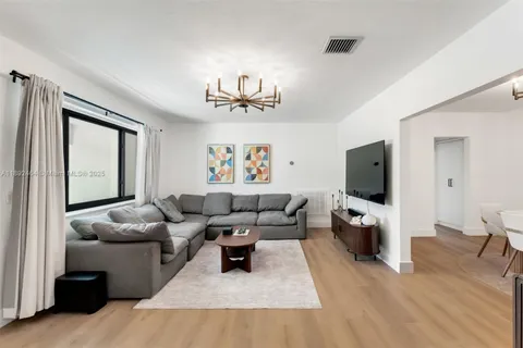 1 NE 86th St, El Portal FL 33138