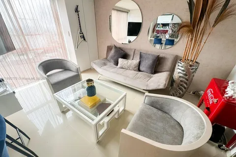 avenida 7A norte #56-128 # 302, FL