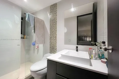 avenida 7A norte #56-128 # 302, FL