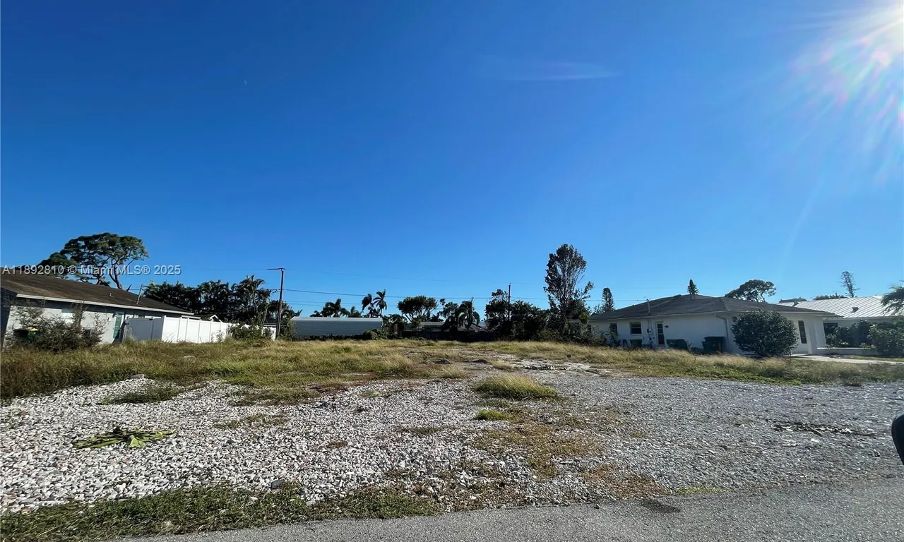 660 94th avenue, Naples FL 34108