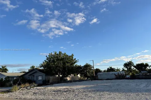 660 94th avenue, Naples FL 34108