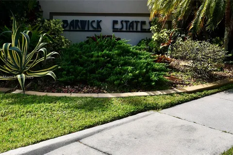 1335 E Barwick Ranch Cir, Delray Beach FL 33445