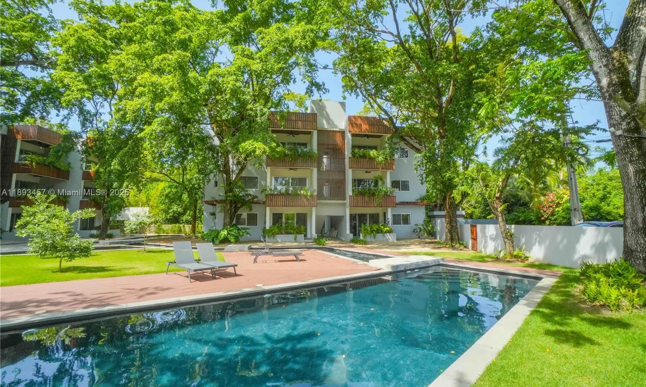 H-1 Paseo La Perla # 1, FL