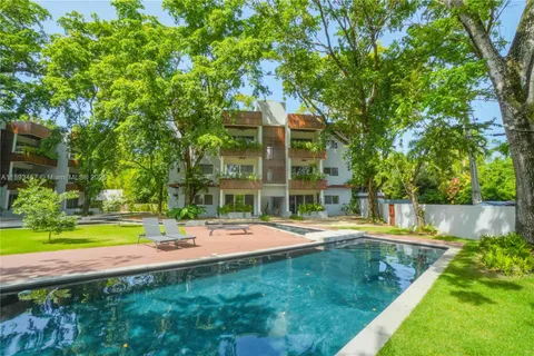 H-1 Paseo La Perla # 1, FL