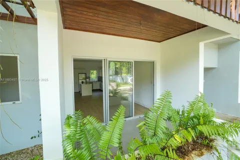 H-1 Paseo La Perla # 1, FL