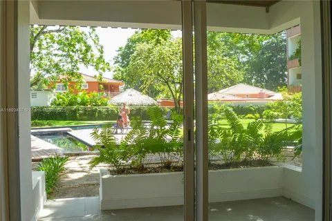 H-1 Paseo La Perla # 1, FL