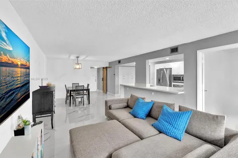 1000 Parkview Dr # 329, Hallandale Beach FL 33009