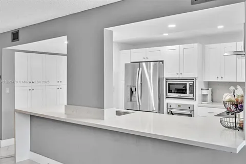 1000 Parkview Dr # 329, Hallandale Beach FL 33009