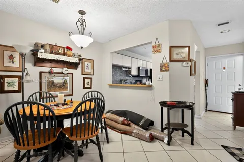 7701 W BAYMEADOWS CIR # 1093, Jacksonville FL 32256