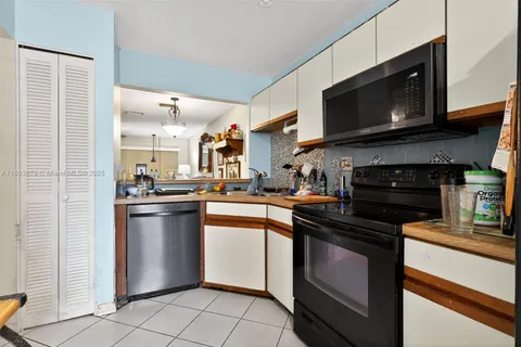 7701 W BAYMEADOWS CIR # 1093, Jacksonville FL 32256