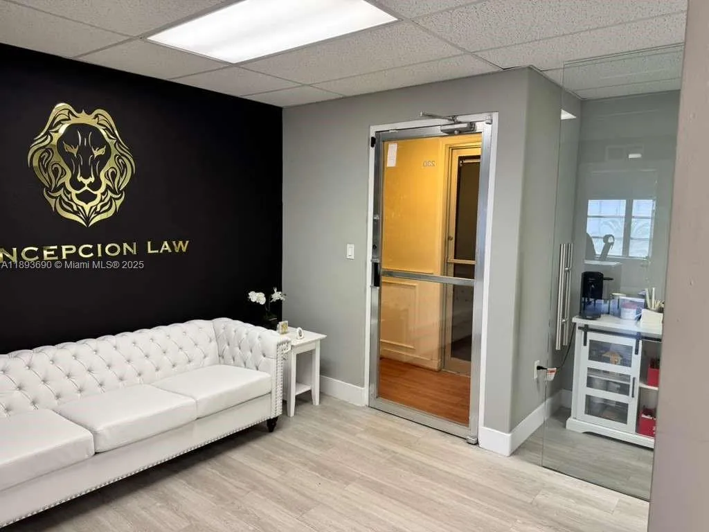 5245 NW 36th St # 230, Miami Springs FL 33166