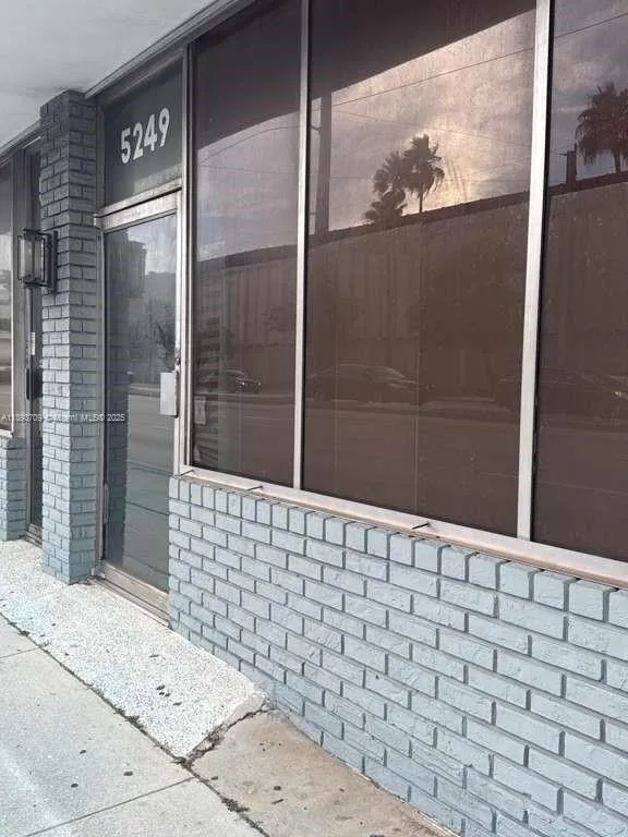 5245 NW 36th St unit 1, Miami Springs FL 33166