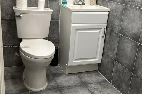 5245 NW 36th St unit 1, Miami Springs FL 33166