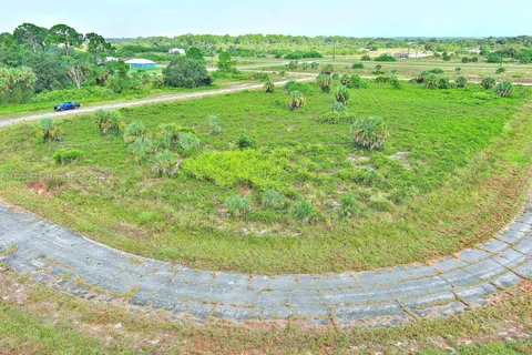 121 ARDMORE CIR, Other City - In The State Of Florida FL 33935