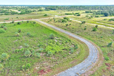 121 ARDMORE CIR, Other City - In The State Of Florida FL 33935