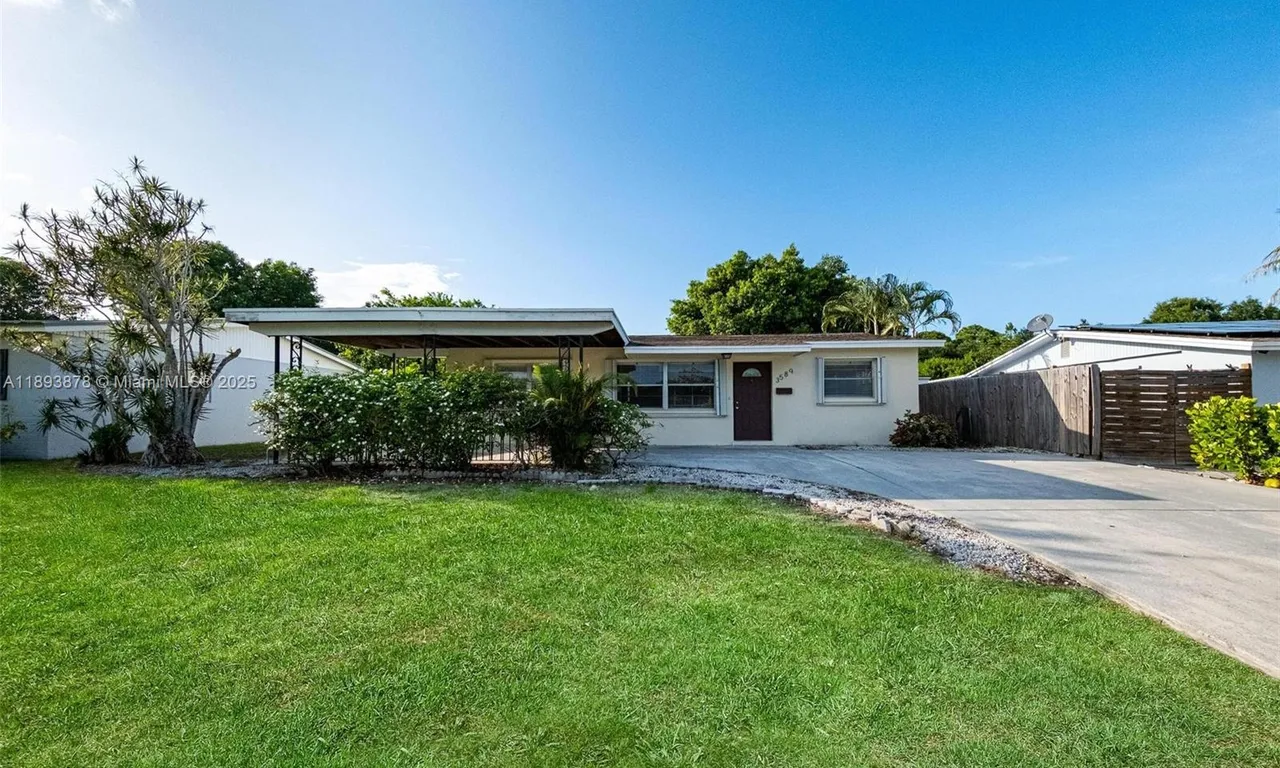 3589 Island Rd, Palm Beach Gardens FL 33410