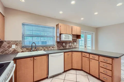 9802 N Military Trl, Palm Beach Gardens FL 33410