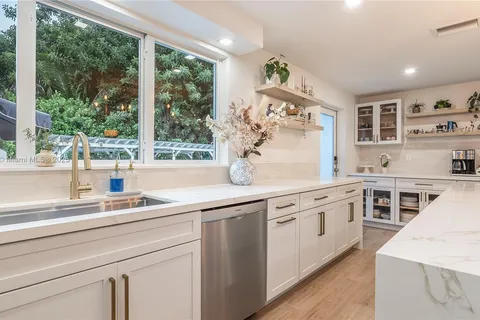 1015 NE 119th St, Biscayne Park FL 33161