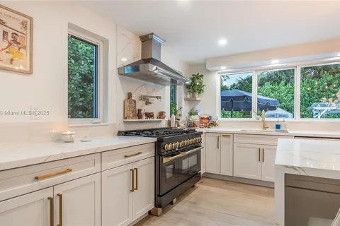 1015 NE 119th St, Biscayne Park FL 33161