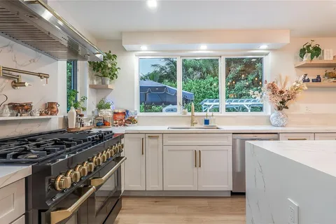 1015 NE 119th St, Biscayne Park FL 33161