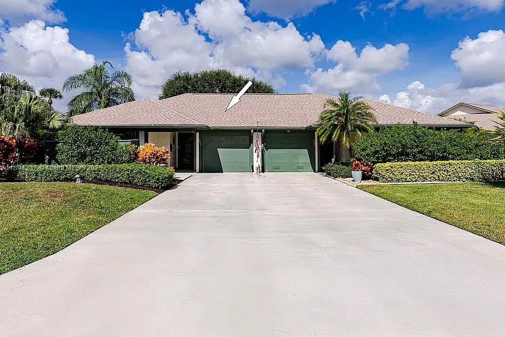 6893 SE Bunker Hill Dr, Hobe Sound FL 33455