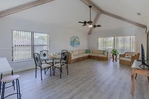 6893 SE Bunker Hill Dr, Hobe Sound FL 33455