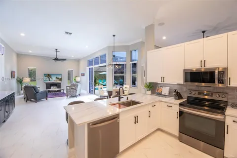 6518 NW 72nd Pl, Parkland FL 33067