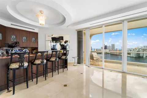 7000 Island Blvd # 02, Aventura FL 33160