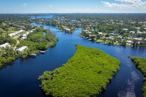 8853 SE Riverfront Ter, Jupiter FL 33469