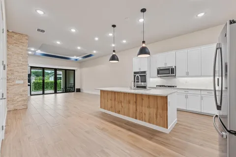 7467 S Blue Spring Dr, Parkland FL 33067