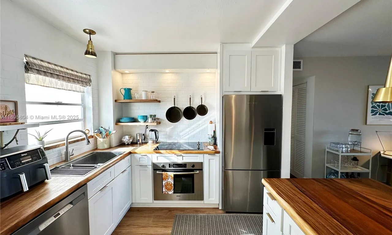 7850 Byron Ave # 307, Miami Beach FL 33141