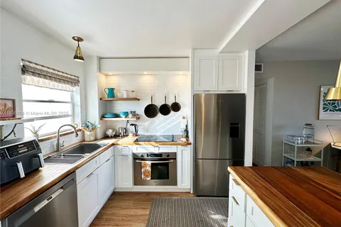 7850 Byron Ave # 307, Miami Beach FL 33141