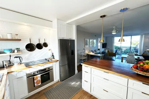 7850 Byron Ave # 307, Miami Beach FL 33141