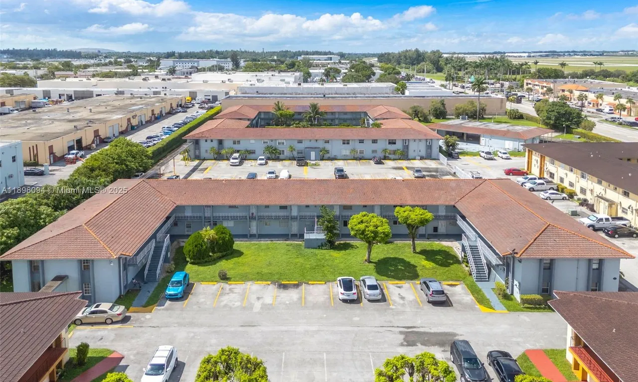 4050 NW 135th St # 11, Opa-Locka FL 33054