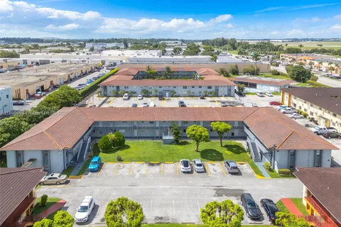 4050 NW 135th St # 11, Opa-Locka FL 33054