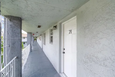 4050 NW 135th St # 11, Opa-Locka FL 33054